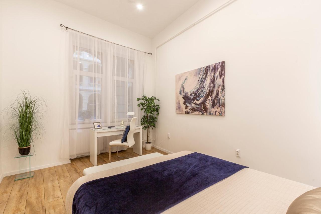 Stylish Luxury Apartment By Anna Budapest Exterior photo
