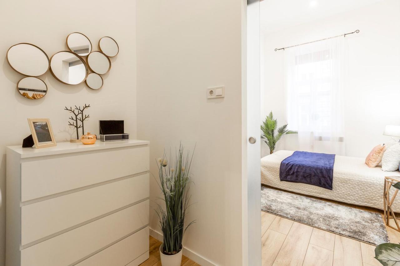 Stylish Luxury Apartment By Anna Budapest Exterior photo